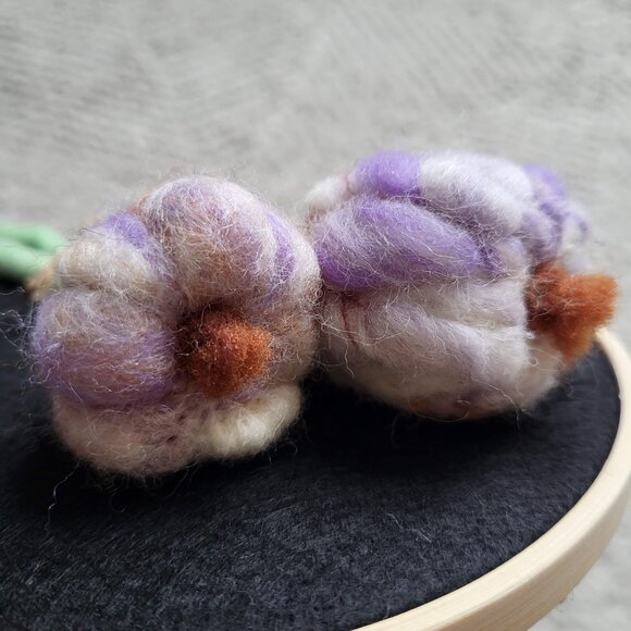 Vegetables on Embroidery Hoops | Handmade | Wool Needle Felting 1 Piece: Garlic - Picture 8 of 10
